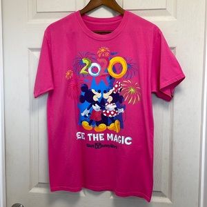 Disney Parks 2020 Women's Sz M Minnie and Mickey Graphic T-shirt Disneyland Pink